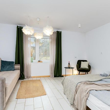 W Deski Dom Apartamenty Krzyżowa Eksteriør billede