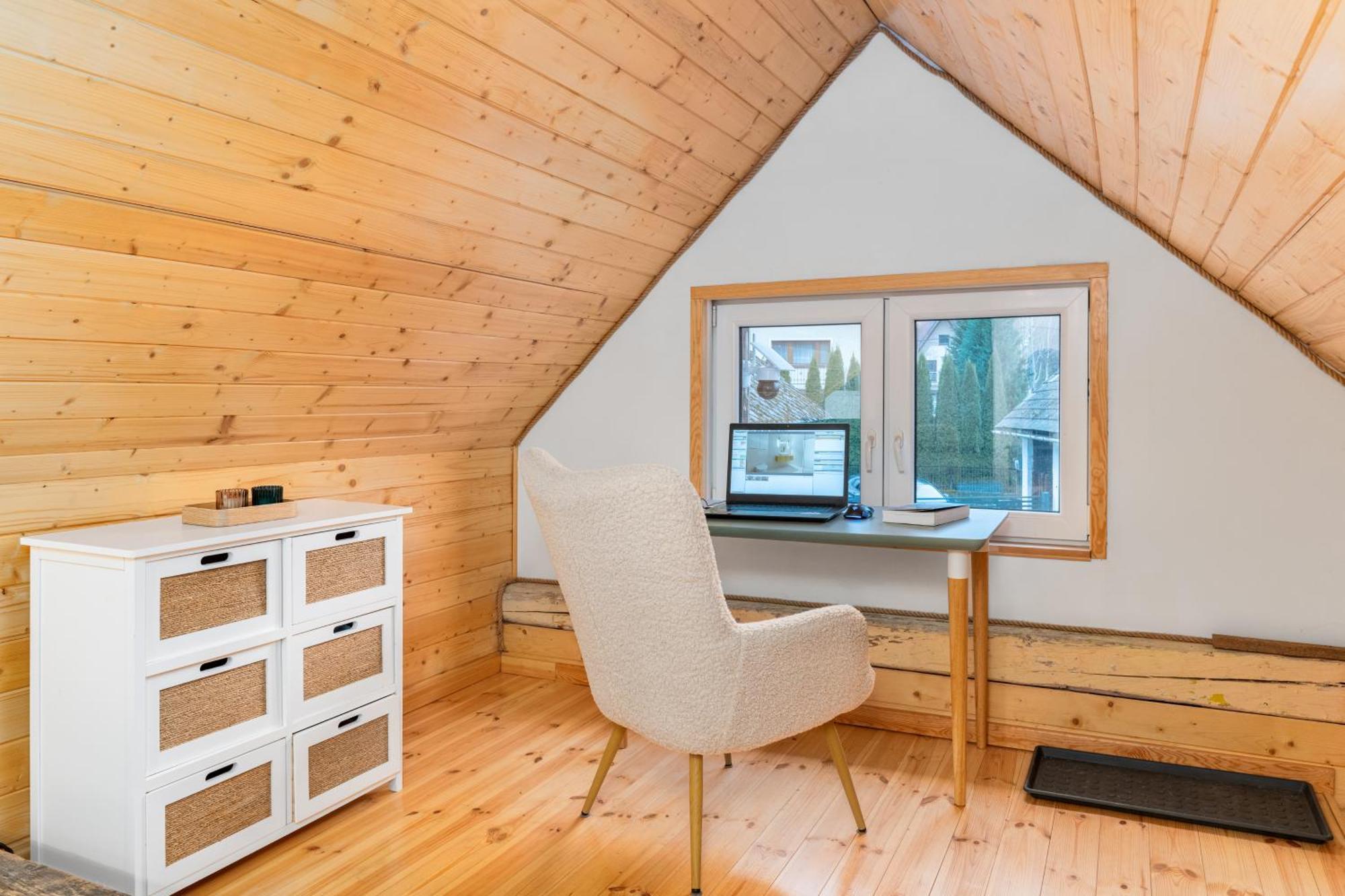 W Deski Dom Apartamenty Krzyżowa Eksteriør billede